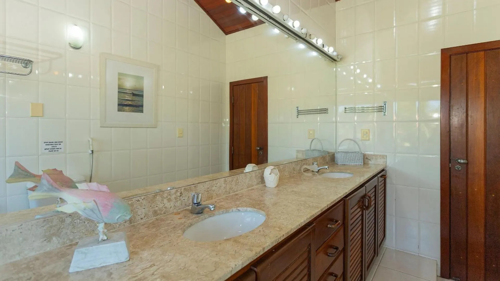 Casa Com 4 Suites E Piscina Em Buzios | Pz 1214